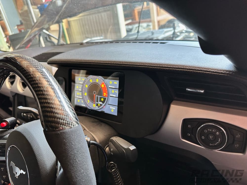 ディスプレイ：Powertune 7インチダッシュ